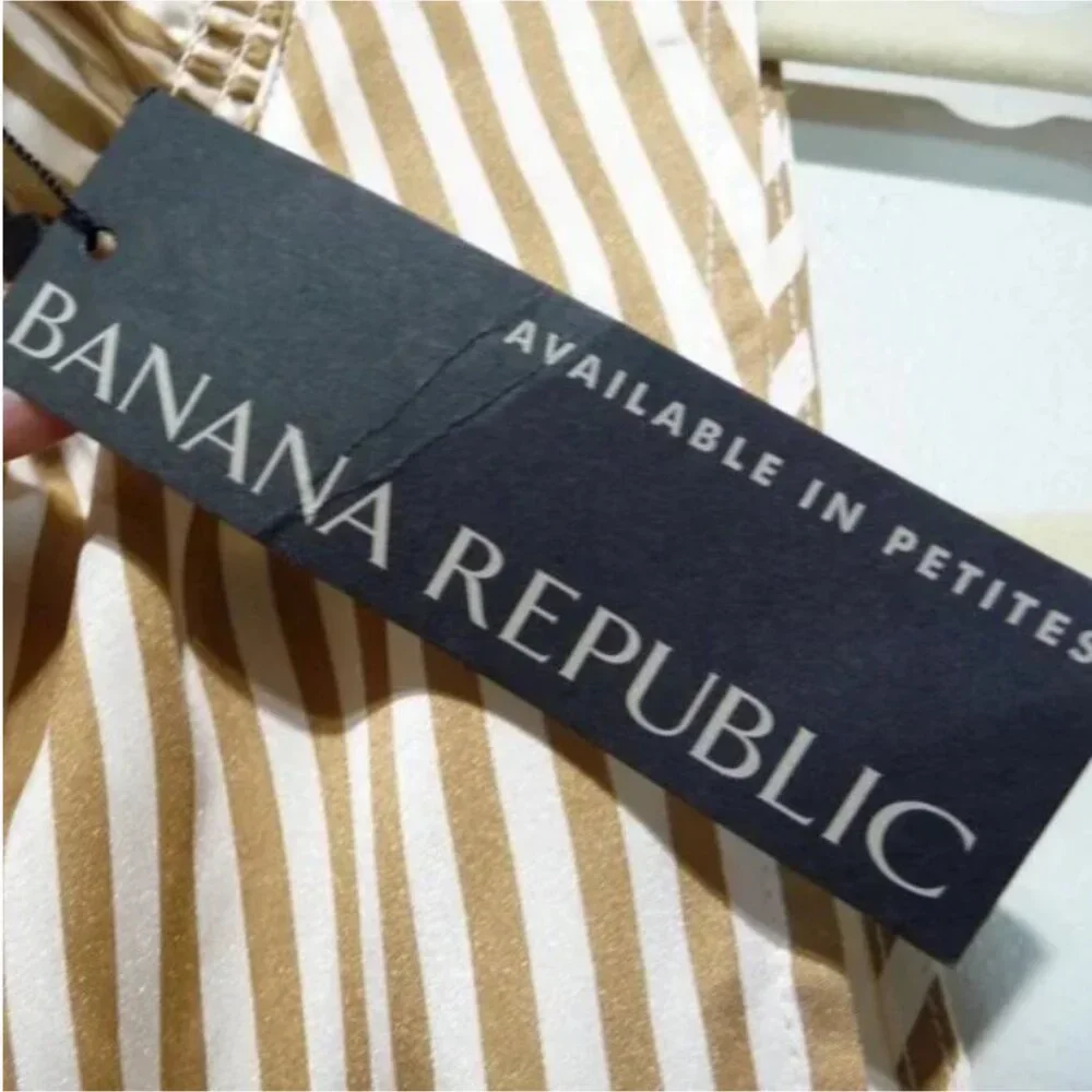 NWT BANANA REPUBLIC SIZE XS RUFFLE NECK SLEEVELESS BLOUSE
